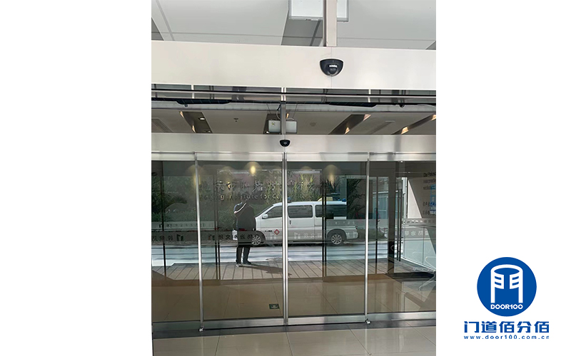 自動(dòng)門維修案例之凱必盛自動(dòng)平滑門晃動(dòng)故障維修