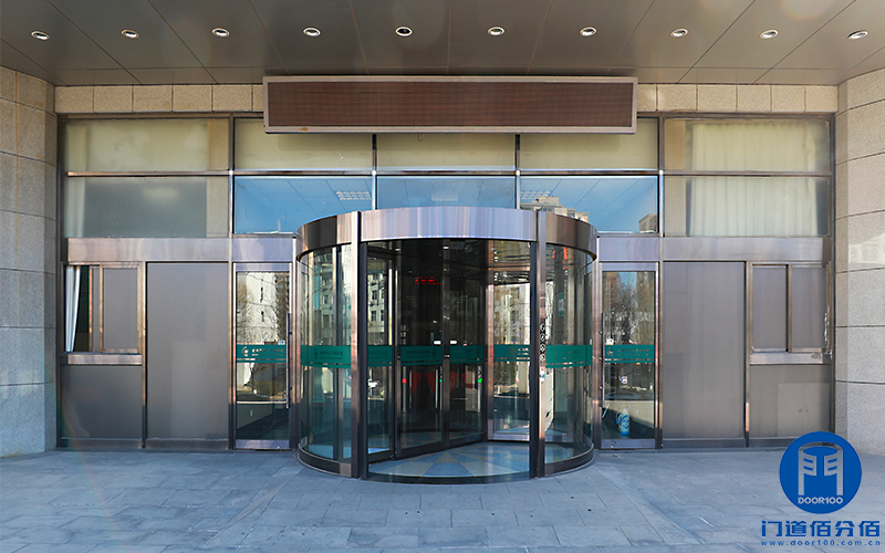 首都師范大學旋轉門保養清潔美化維修服務案例