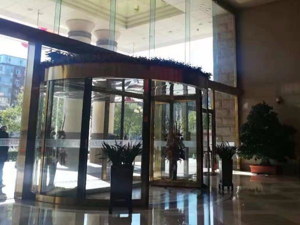 北京旋轉(zhuǎn)門保養(yǎng)北京金臺飯店大成路分店兩翼旋轉(zhuǎn)門保養(yǎng)服務(wù)案例