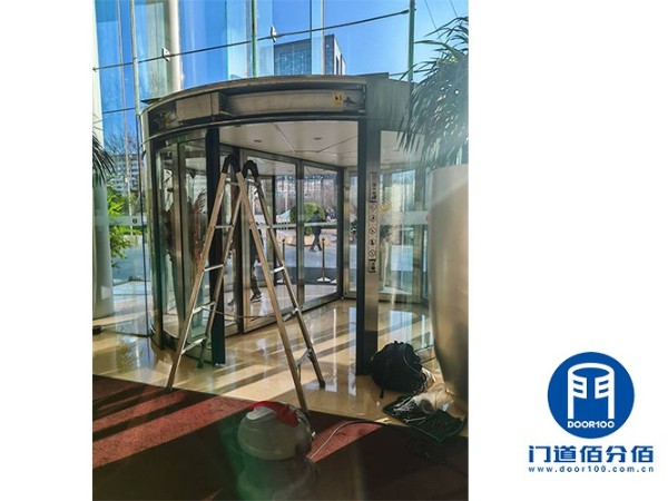 酒店門面煥新術之旋轉門保養工作紀實