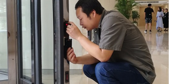 進行自動門維修時自動平移門或自動旋轉門發出異聲怎么辦？