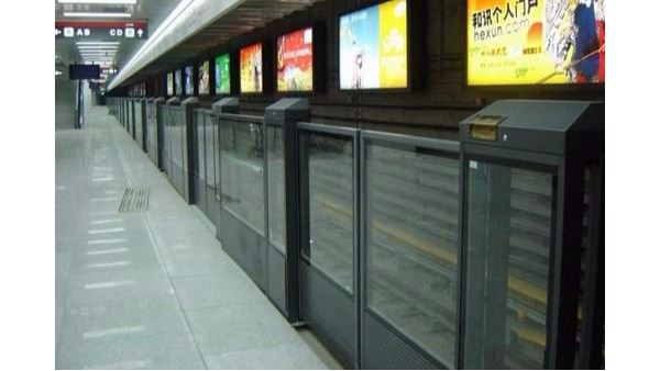 什么是地鐵屏蔽門呢？北京屏蔽門維修師傅為您詳細介紹