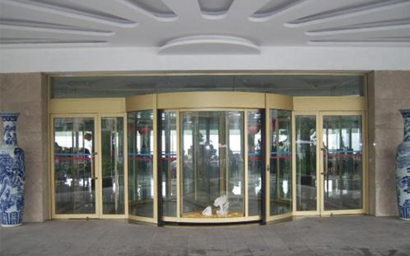 了解電動旋轉門使用注意事項，保證安全與提高壽命