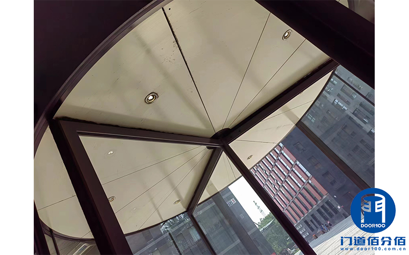 守護入口之美：三翼旋轉門維護之旅