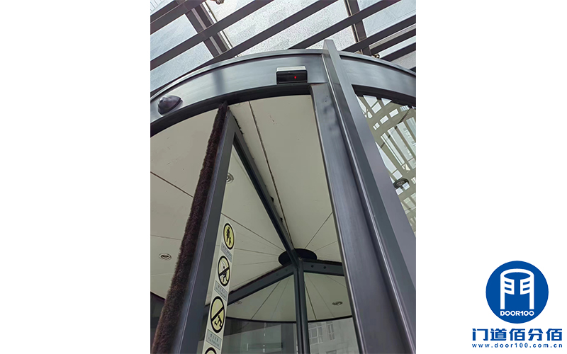 守護入口之美：三翼旋轉門維護之旅