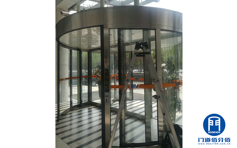 中石化下屬企業(yè)石化工程凱必盛兩翼自動旋轉(zhuǎn)門保養(yǎng)服務