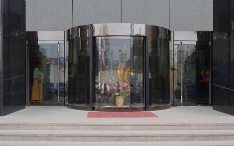 手電動旋轉門安裝之旋轉門使用門區(qū)基本環(huán)境要求