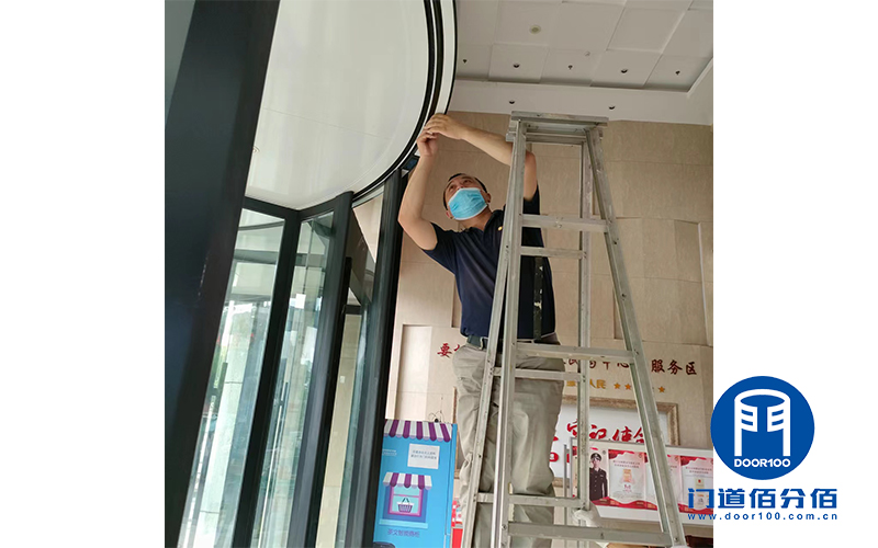 濟南兩翼旋轉門中間自動平滑門故障維修處理