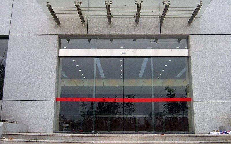 自動門安裝有技巧，自動門門機安裝注意與測試不可少