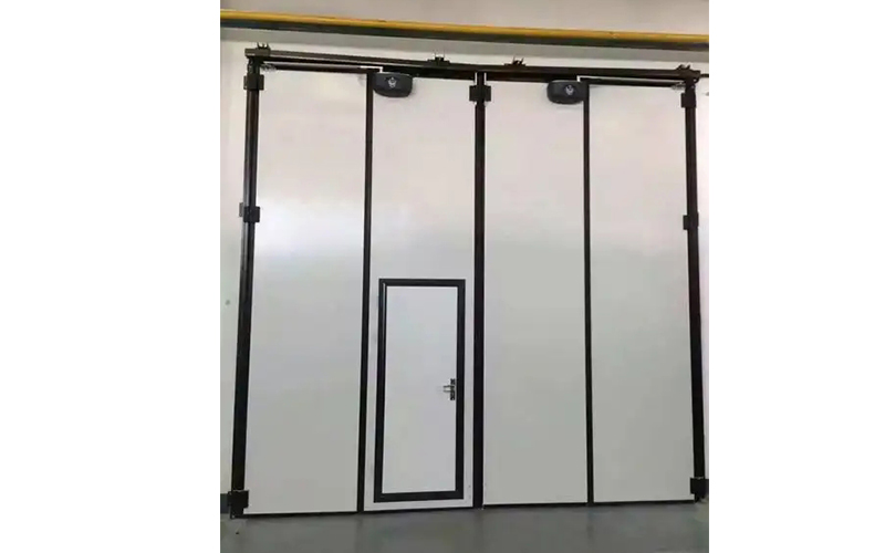 延長(zhǎng)工業(yè)折疊門(mén)壽命，保養(yǎng)攻略來(lái)襲