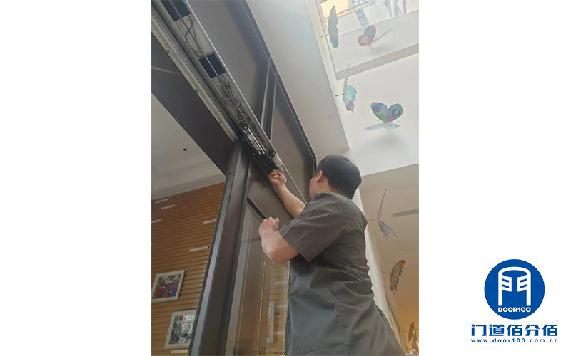 維修護航丨泰康養老社區多瑪自動門故障維修紀實