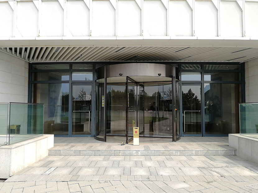 北京麗維賽德酒店自動(dòng)旋轉(zhuǎn)門維修服務(wù)案例