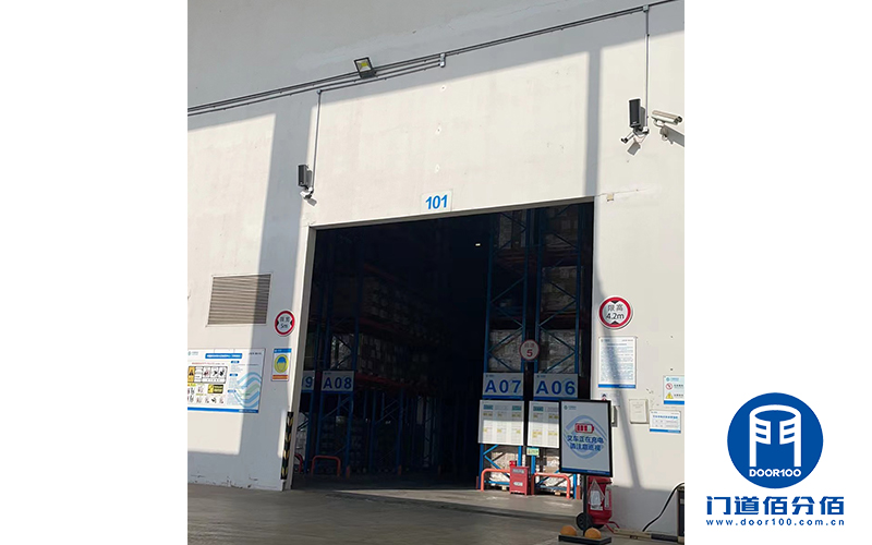 移動(dòng)公司倉(cāng)庫(kù)提升門保養(yǎng)案例