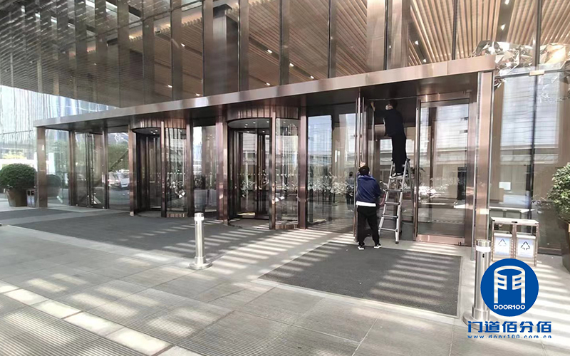 大廈門區旋轉門、自動門和平衡門保養案例