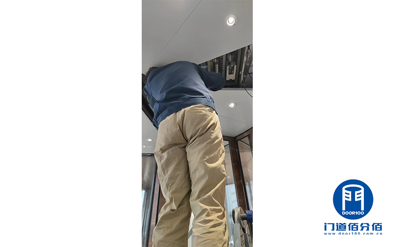 大廈門區旋轉門、自動門和平衡門保養案例