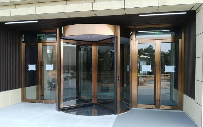 電動旋轉門和手推旋轉門區別介紹