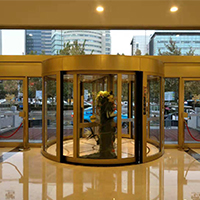 濟南泉盈翰林大酒店自動兩翼旋轉門保養