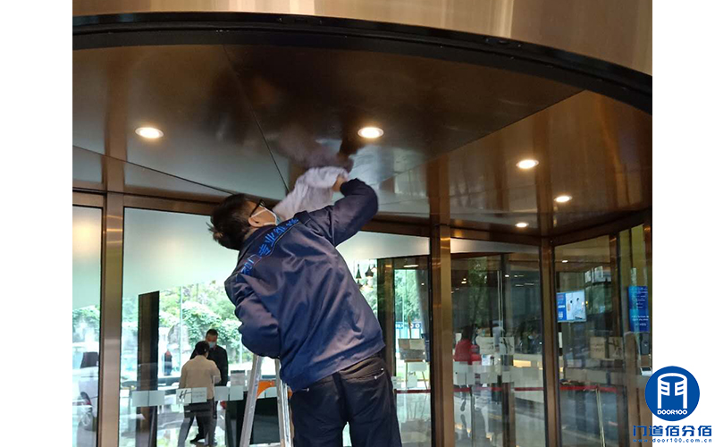 酒店電動兩翼門配件維修與整體保養服務案例