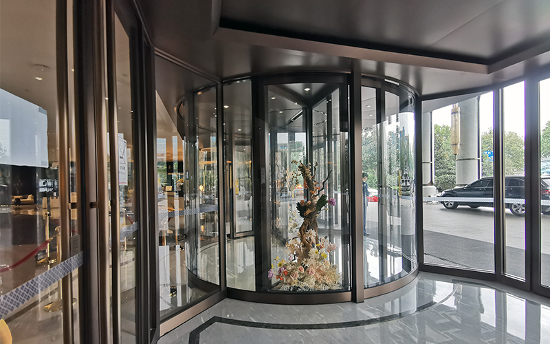 物業如何應對冬季使用旋轉門的各方面挑戰